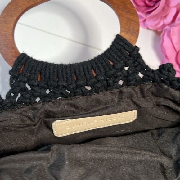 NWOT Danielle Nicole purse crochet fringe black crossbody hand bag wood handles - Picture 3 of 7